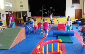 Démonstration baby gym dans la salle de la Concorde