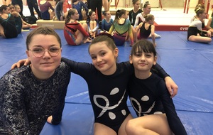 Romane, Coline et Maria attendent le palmarès...