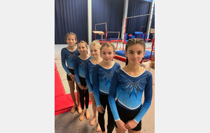 Equipe 10/13 ans : Nina, Camille, Mathilda, Scarlett et Sofia