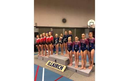 Coupe et médailles d'or pour les 10/13!